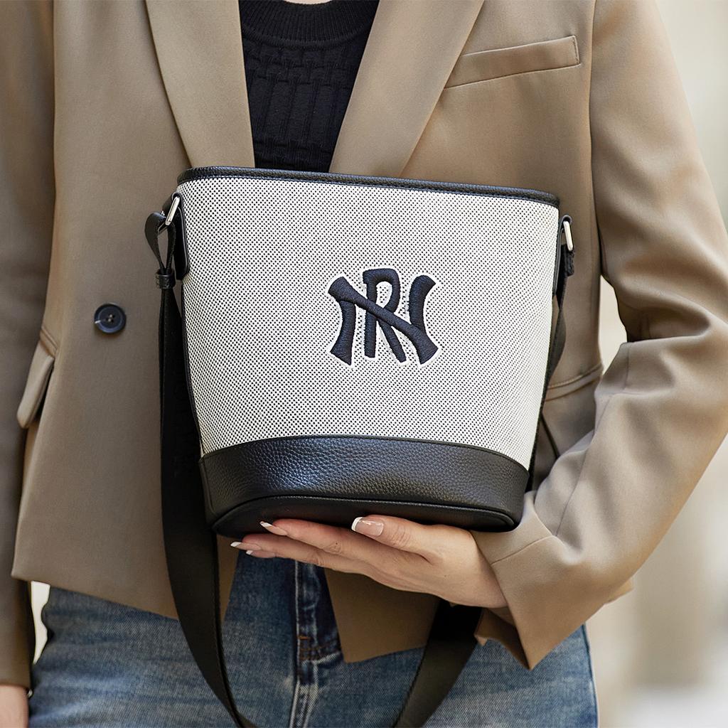 Unique Waterproof Shoulder Bag for Women Oxford Material Black Crossbody Bags Functional Travel Use Casual