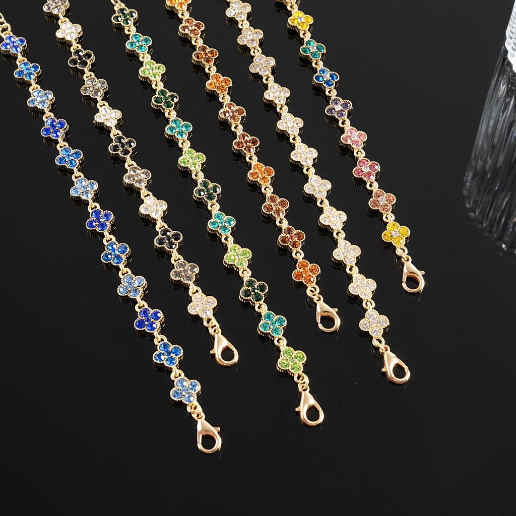 Bracciale Lussuoso Quadrifoglio di Diamanti: Elegante, Versatile e Raffinato per Donna