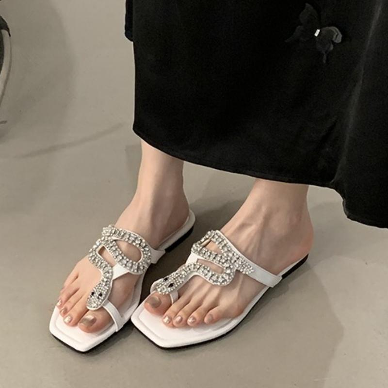 Fashion Crystal Women's Flats Slippers Elegant Clip Toe Shoes Summer Trend 2025 Fad New Flip Flops Walking Cozy Soft Sandalias De Mujer