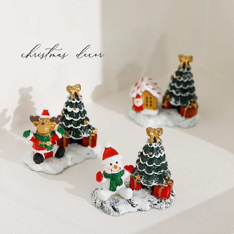Elegant Christmas Cottage Ornament With Delicate Detail Resin Holiday Scene Display Statue Home Decoration