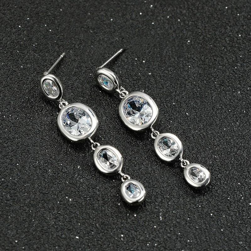 Huitan Długie Wiszące Kolczyki Srebrny Kolor Kobiety Luksusowo Wysadzane Kryształami Cyrkonia Sześcienna Estetyczne Kolczyki Ślubne dla Panny Młodej Nowa Biżuteria