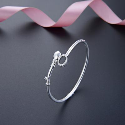 S990 Fuß Silber Einfaches kreisförmiges Linienarmband mit Diamanteinlage Kreative Persönlichkeit Schlüsselöffnung Silberarmband für Frauen