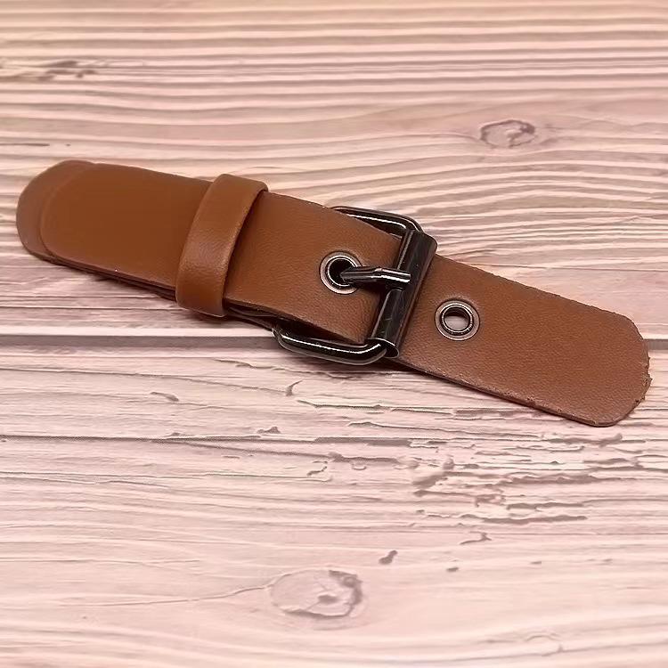 Wholesale retro metal leather to buckle scarf pleated skirt to hook hat fur woolen manufacturer wholesale button women
