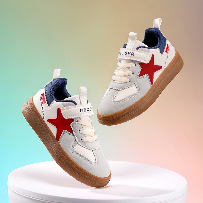 

Детская обувь 2025 весна и осень новая кожа водонепроницаемая и нескользящая детская обувь для моральной подготовки легкая обувь на платформе универсальная спортивная обувь 36