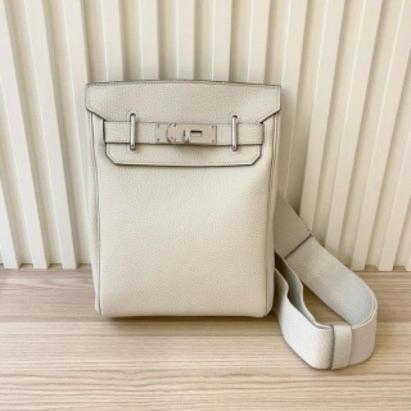 

2025 Новый стиль Кожаная сумка Унисекс Сумка через плечо Высококачественная воловья кожа Одноплечевая диагональная сумка Универсальная сумочка Женская 18x28x8