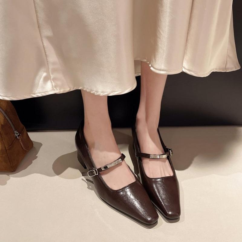 Spring Summer New Womens Pumps Buckle Thick Heels Mary Janes Shoes Korea Style Patent Leather Red Silver Ladies High Heels Shoes