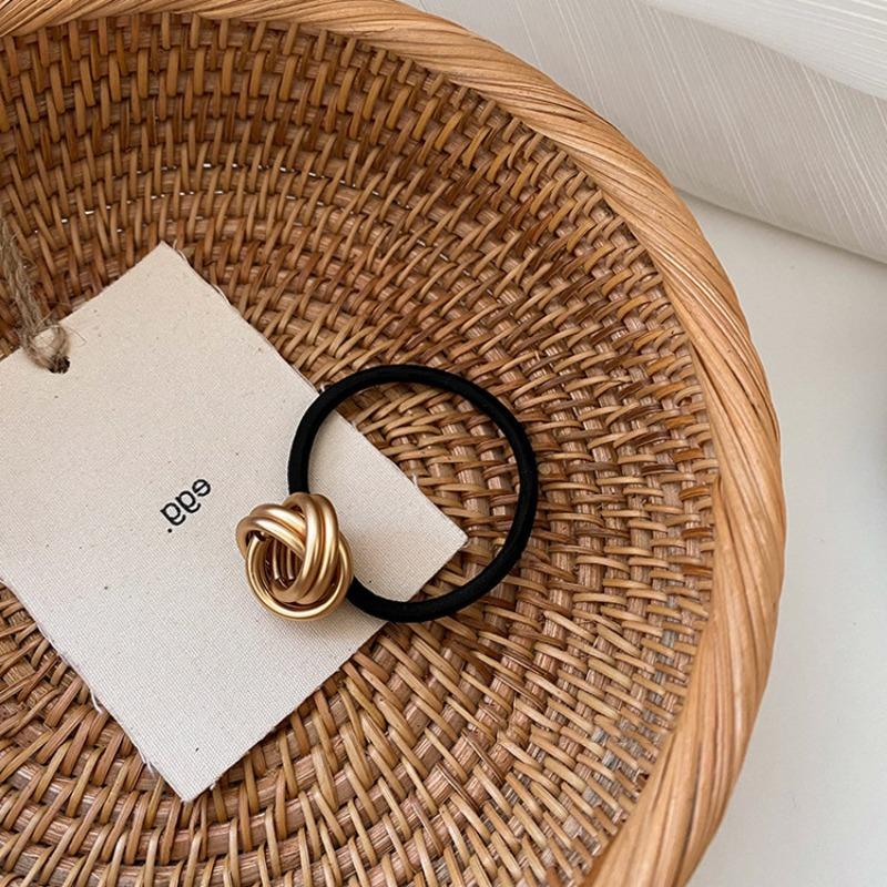 The Minimalist Alloy Twisted and Simple Hair Band, Hair Tie, Hair Rope and Ponytail in A High-end Style