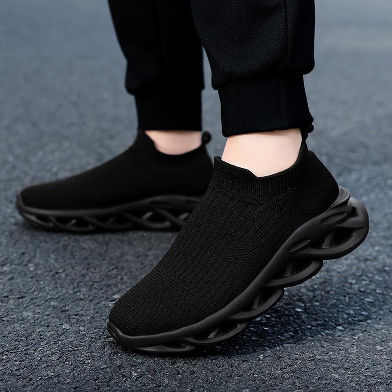 Men Comfortable Casual Sports Shoes Lightweight and Breathable Socks Fashionable and Simple Small Black Shoes Sneakers