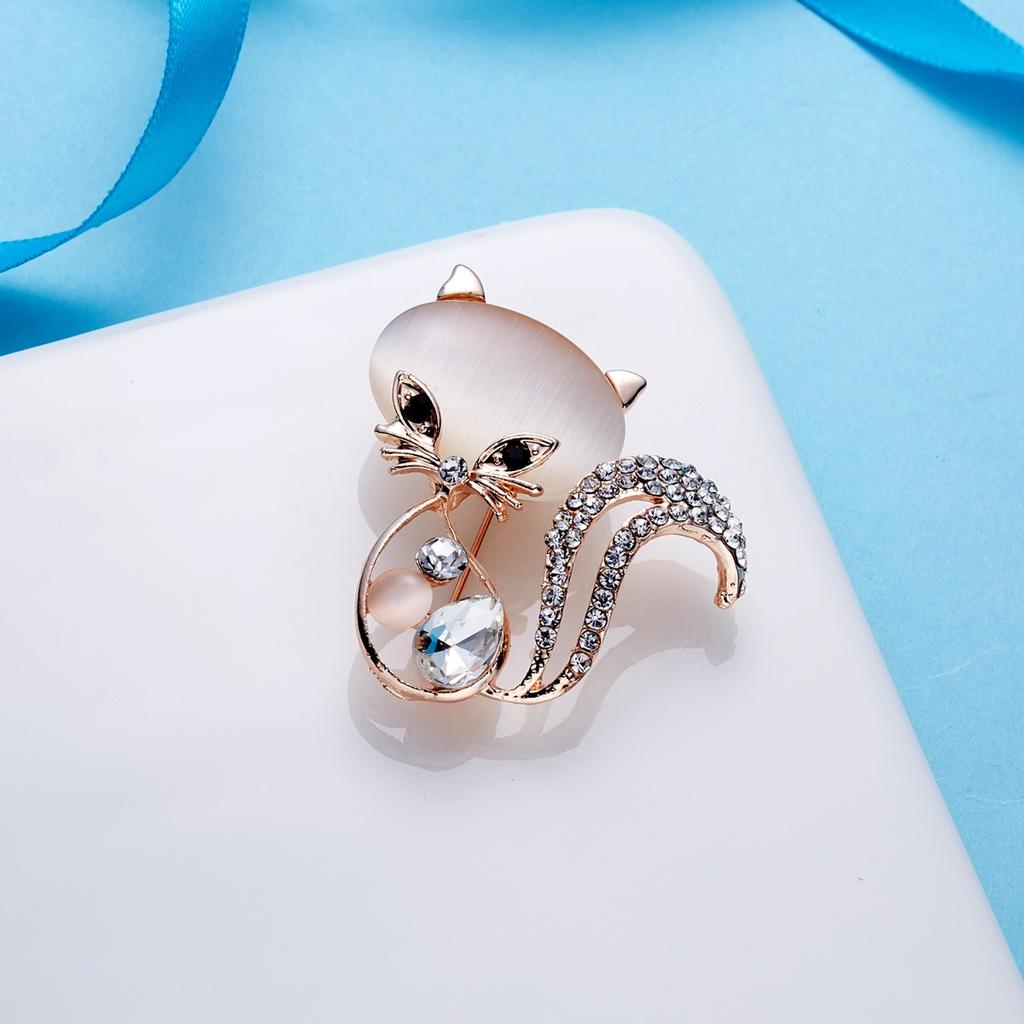 Exquisite Wearing Crown Opal Cat Brooch For Women Men Elegant Crystal Lovely Cartoon Kitten Owl Buckle Lapel Pins Party Jewelry