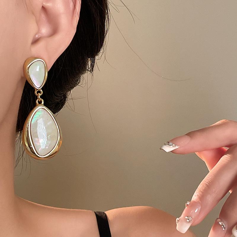 Elegante Damen-Tropfenohrringe: Silbernadel Perlmutt Oval Dangles