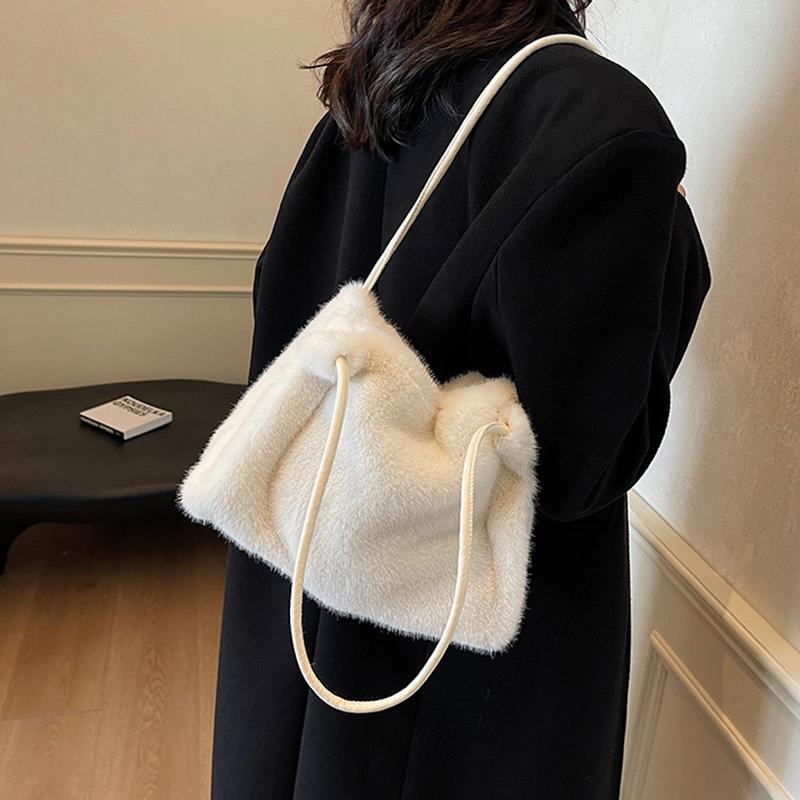 New Plush Bucket Bag for Autumn and Winter, Women's High-end Texture Niche Design Commuter Handbag
