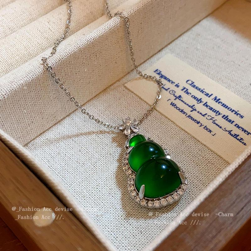 

Chinese Zircon Resin Gourd Necklace - Simple, Stylish Clavicle Chain