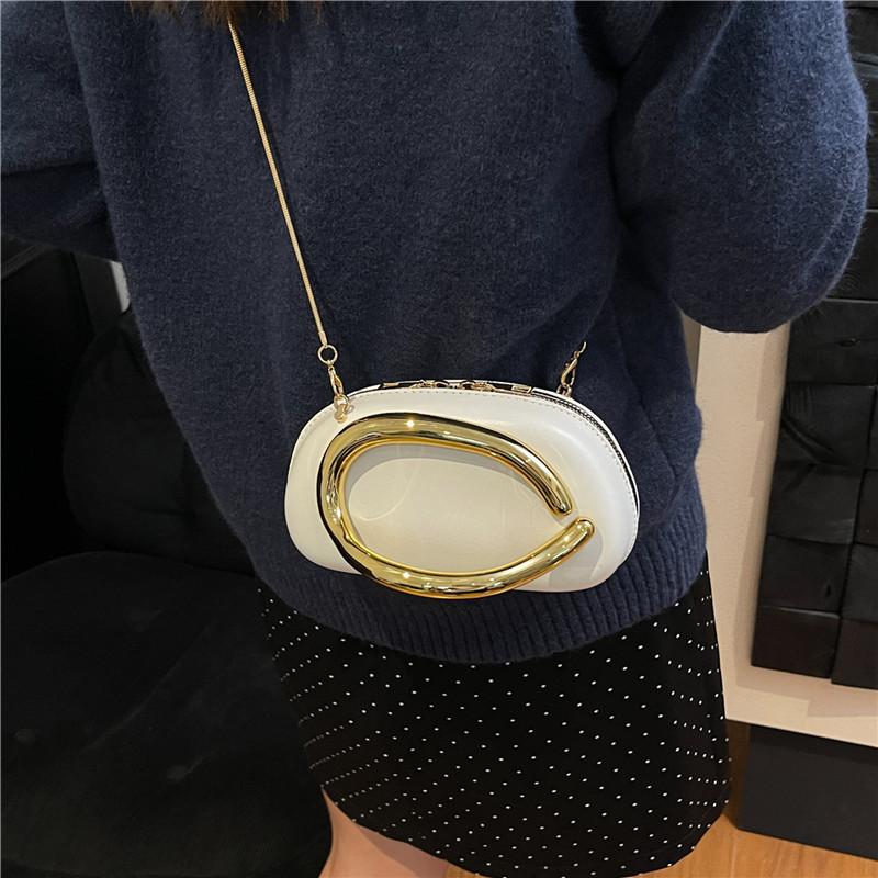 Ein Schulter Handtasche Damen einfarbig große Kapazität Damen neu trendig Metallgriff personalisierte Dinner Kette