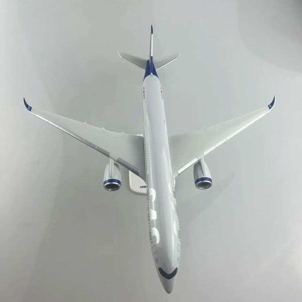 SAS Nordic Region Airplane A350-900 1:200 Scale Miniature Model 33CM Aviation Plane With Base & Wheels Decoration Souvenirs Gift