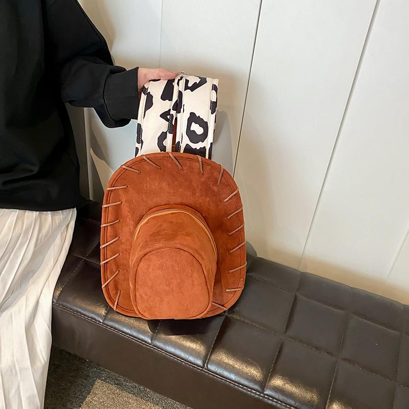 Nowy piękny plecak w kształcie kapelusza z poczuciem lekkości, dobrym wyglądem, modny, z regulowanym paskiem na ramię.