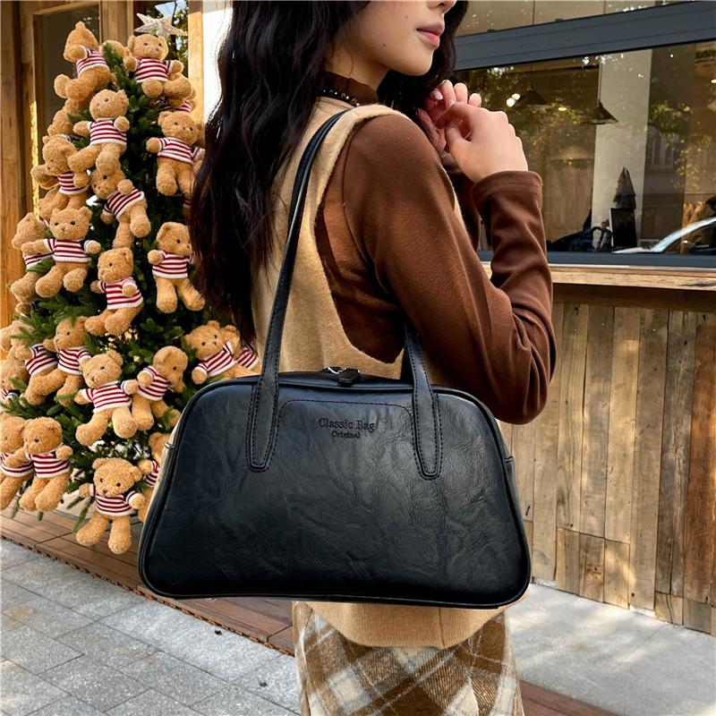 High sense fashion versatile shoulder bag women 2025 Korean version winter trend new retro underarm commuter tote bag