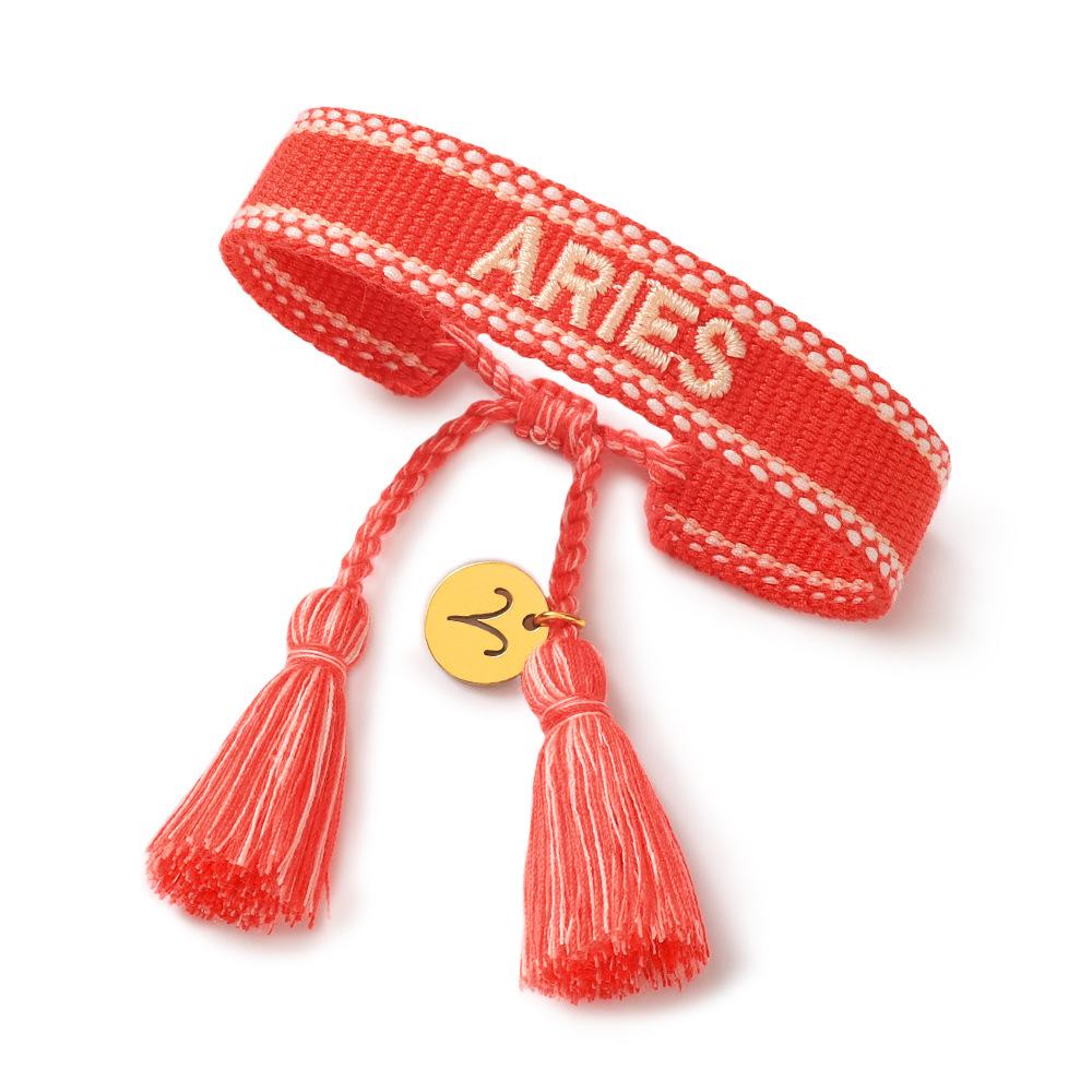 Kreuz Zwölf Sternzeichen Armband: Personalisierte handgefertigte geflochtene Kordel mit bestickten Buchstaben und Sternbild-Anhänger.