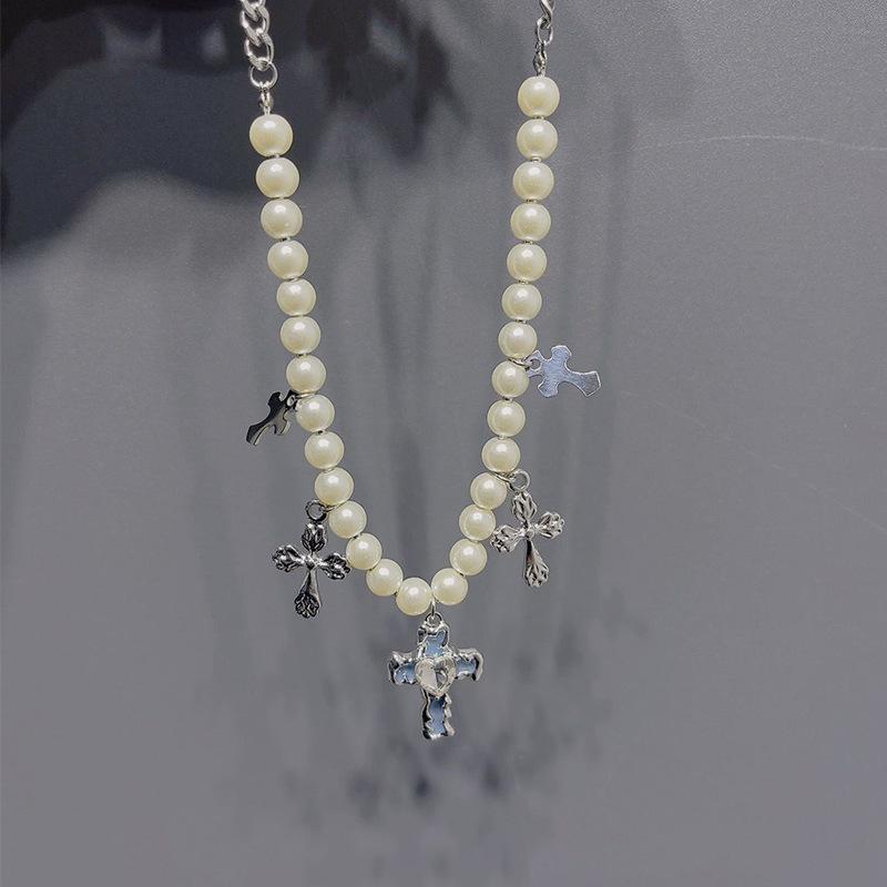 Y1k Sweet Cool Style Spice Girl Necklace Female Premium Sense Dripping Oil Love Crowe Cross Design Accessories Collarbone Chain Tide