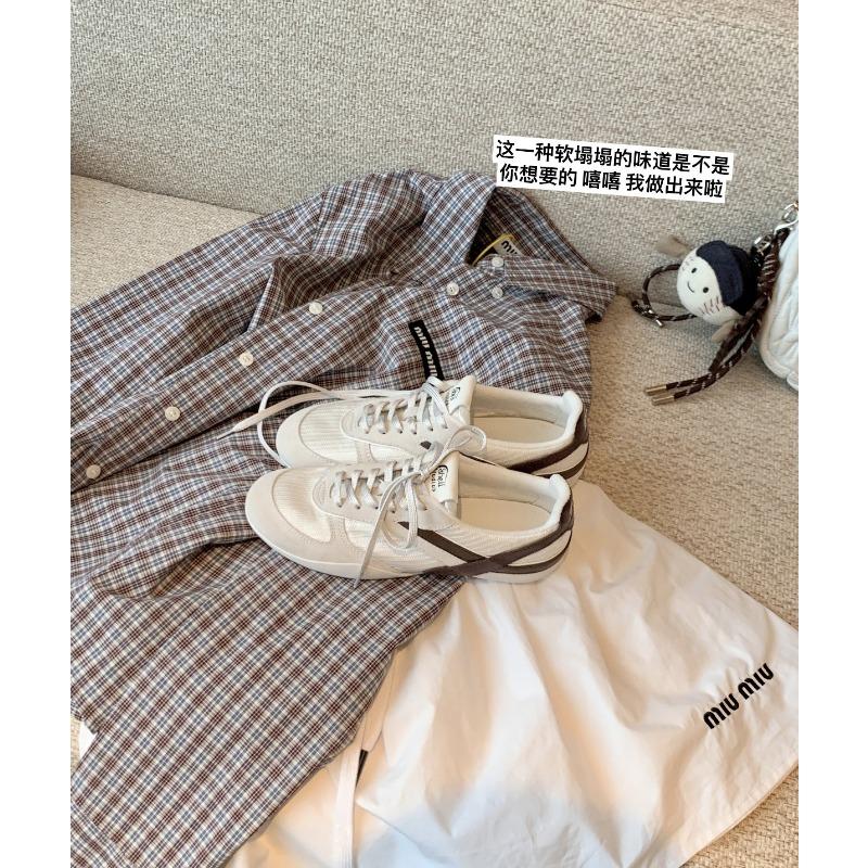 

Женские повседневные спортивные кроссовки из мягкой коровьей кожи, с плоской подошвой, в сочетании цветов 35