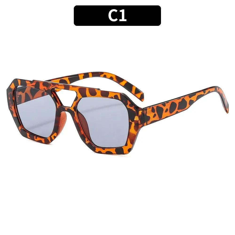 Leopard Trendy Women Sunglasses Square Chic Decorative Beach Sun Shades for Outdoor Travelling with UV Protection
