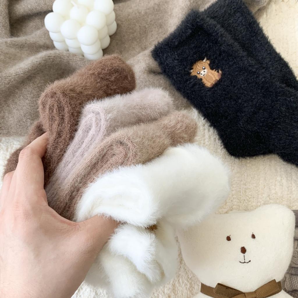 10-1 pairs Autumn and Winter Coffee Colored Cartoon Cow Embroidery Women's Socks with Thick Velvet and Warm Socks for Home Flooring, Mid Tube Socks