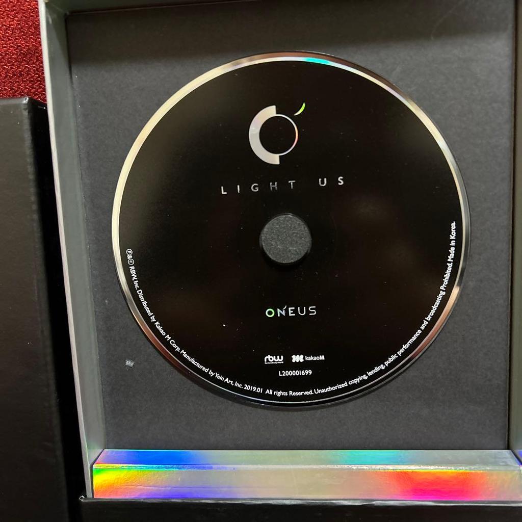 [USED] ONEUS Light us Hwanwoong autographed