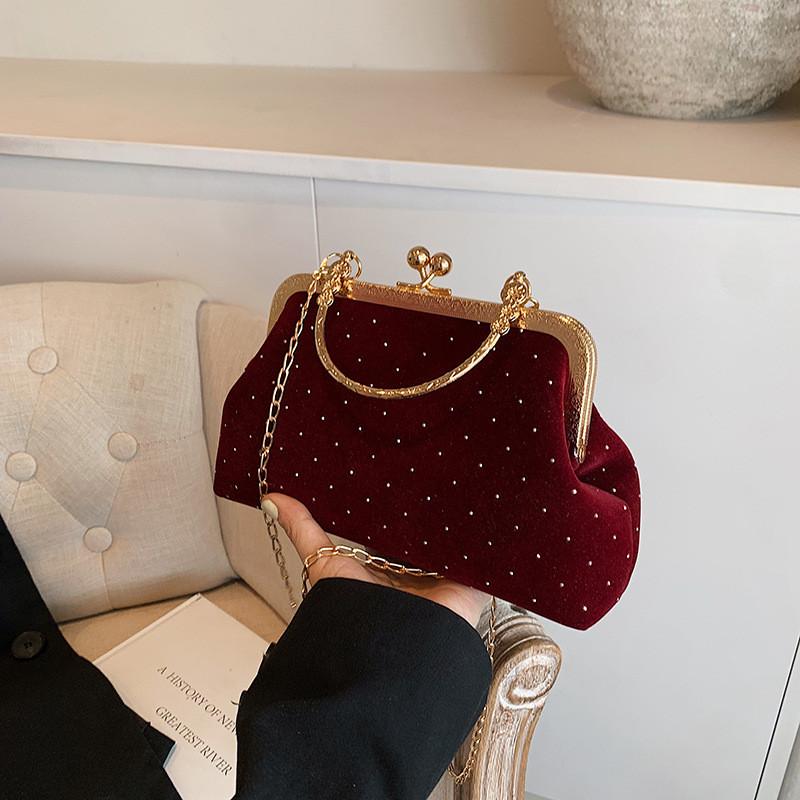 Unique Shell Shaped Bag For Women In Black Brown Pink And Red Casual Stylish Crossbody Pouch