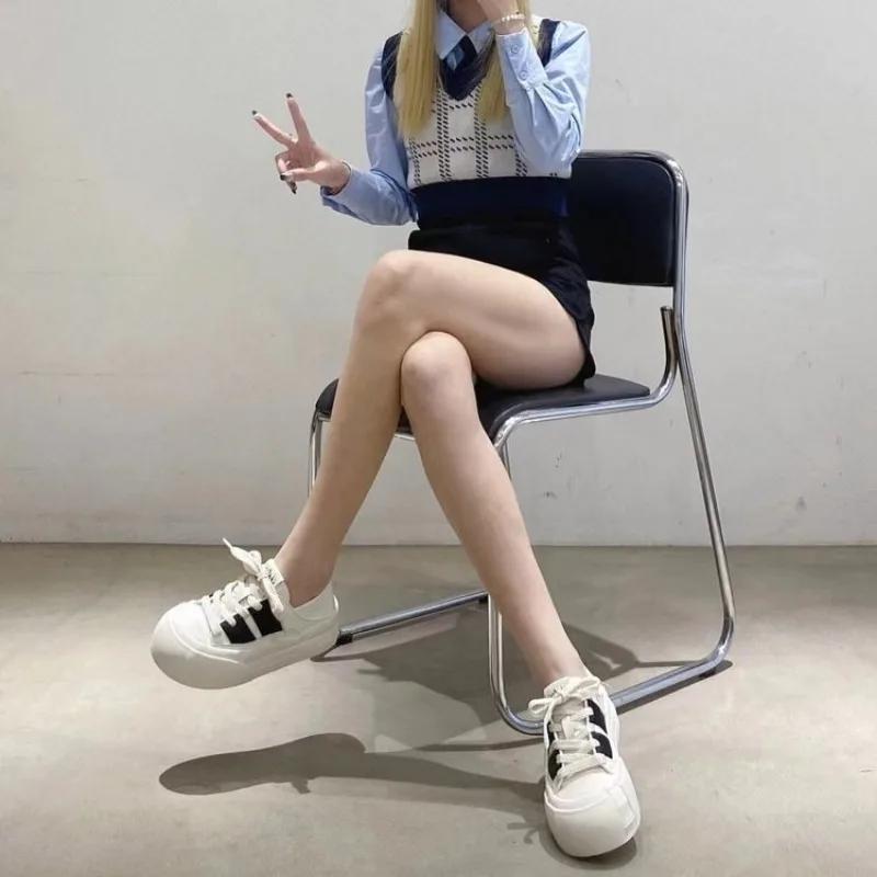 Moda 2024 Nowe Damskie Stabilne Sneakersy na Wysokiej Platformie z Grubą Podeszwą Modne Wiosenno-Jesienne Wulkanizowane Buty Sznurowane