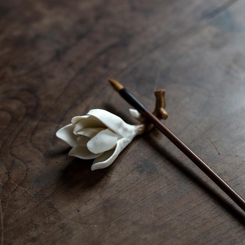 Handmade Ceramic Magnolia Incense Holder: Color-Changing Flower Ornament for Tea Ceremony or Table Decoration