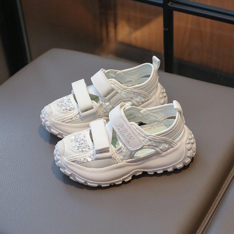 

Босоножки для девочек лето 2025 новые детские спортивные сандалии с закрытым носком весна и осень детская сетчатая обувь пляжная обувь для девочек 36 бежевый