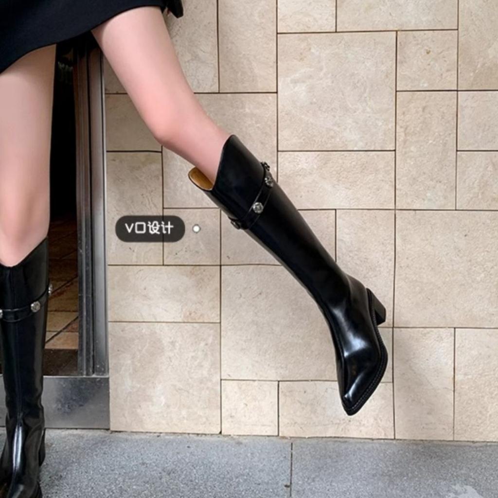 Metal buckle Maillard 2025 new pointed V-mouth straight knight boots women's big tube circumference thin thick heel boots