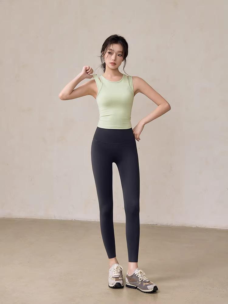 Women's Outdoor Sports Yoga Vest with Chest Pad - Two-Piece Look Fitness Top for Auxiliary Breast Support