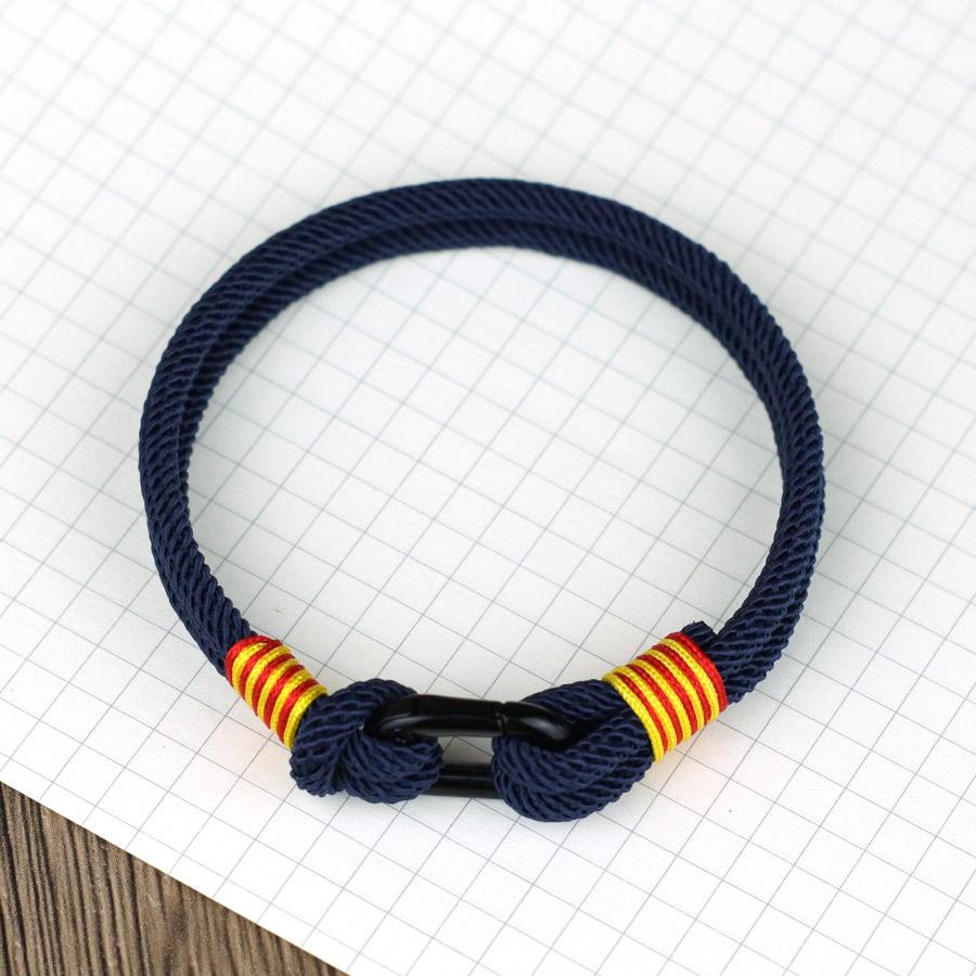 Neues Herren-Doppellagen-Nylonseilarmband in spanischen Flaggenfarben Minimalistisches Karabinerarmband für Business-Casual-Kleidung 7 Farben