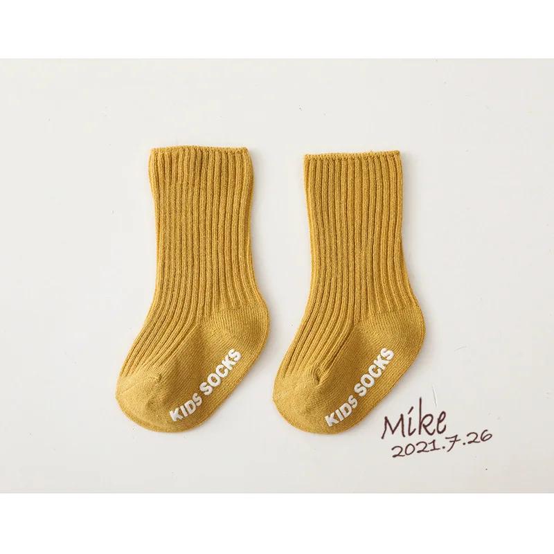 Herbst Winter Baby Mädchen Junge Einfarbig Weiß Buchstabe Bodensocken für 0-3J Kleinkinder Kinder Neugeborenes Baby Weiche Baumwolle Rutschfeste Strümpfe