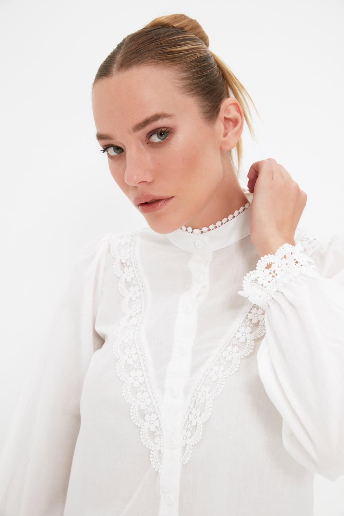 

Белая рубашка с вышивкой TWOAW21GO0077..