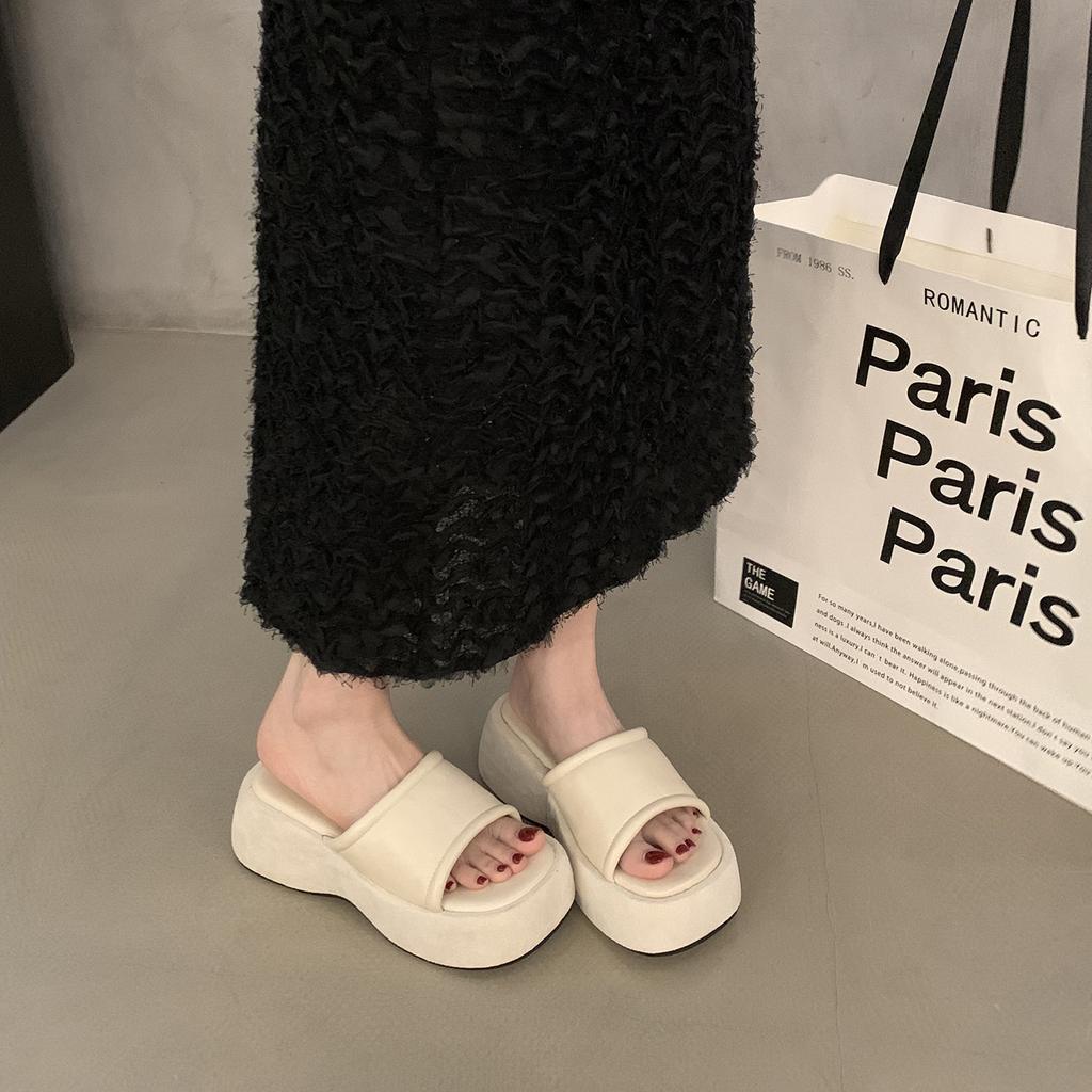 Small People Gain Height, Thick-soled Cool Slippers, and Women's Shoes Wear Black Muffin-soled One-word Slippers.