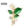 Brooch Pin, Plant Shape Lapel Pin with Green Leaf Design, Imitation Pearl Collar Rhinestone Combination Stable Buckle for Daily Commuting And
