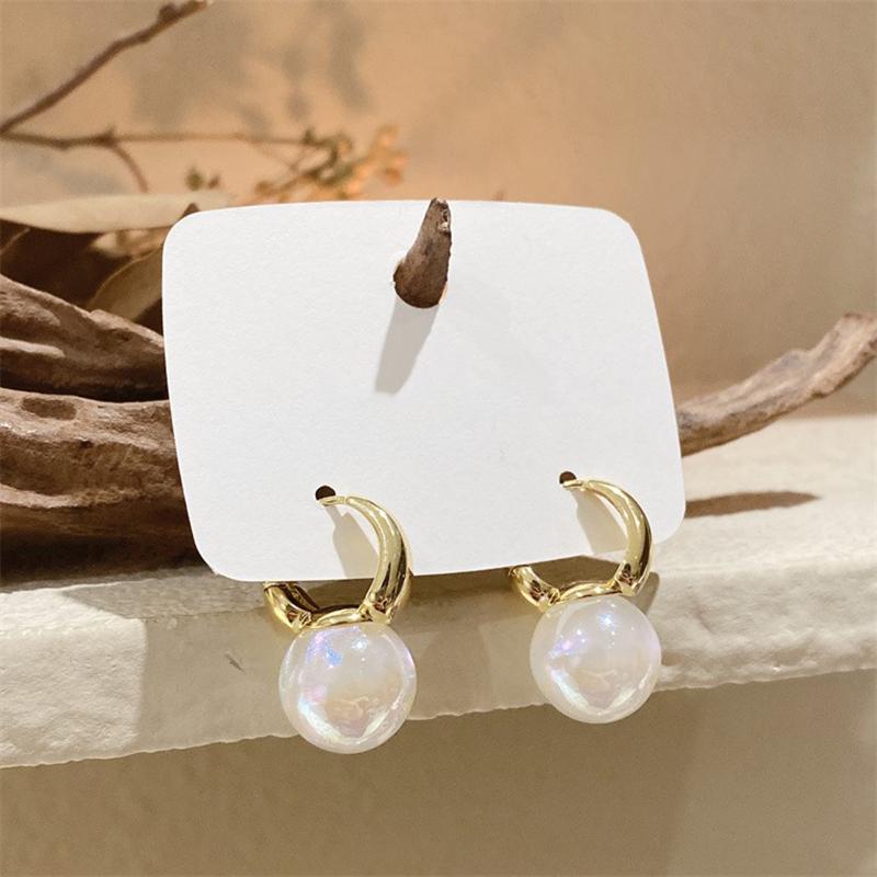 

Фантастические и романтические серьги с геометрическим искусственным жемчугом, подходящие для женщин. Легкие и роскошные серьги в маленьком дизайне с французским смыслом.