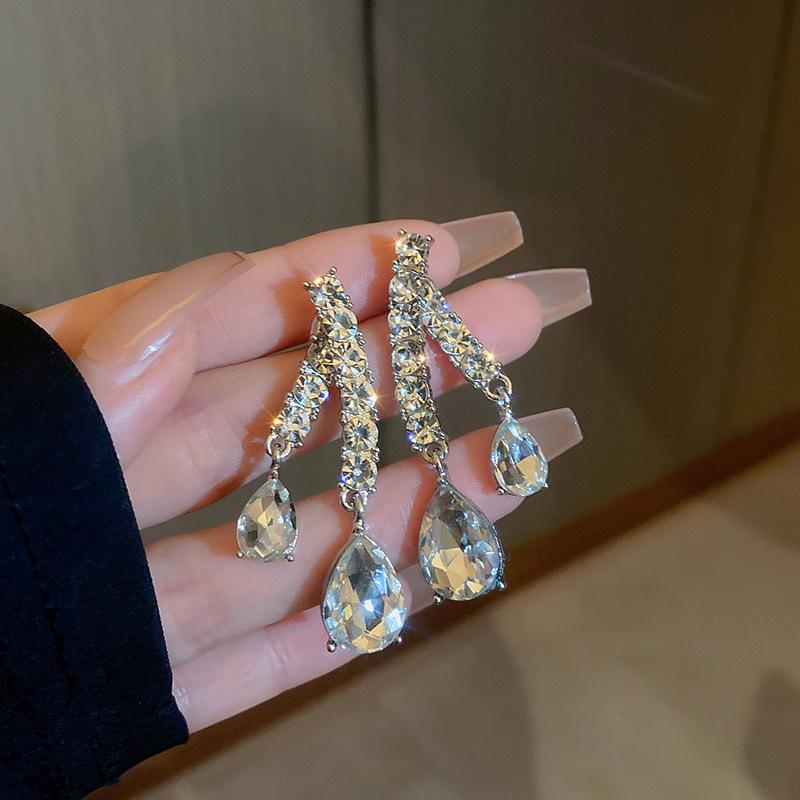 Diamond Heart Flower Silver Needle Earrings: European & American Fashion Square Studs – Niche Commute Style