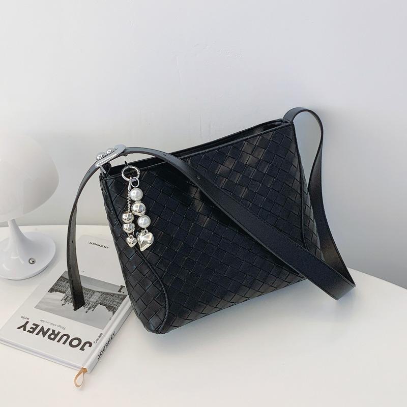 

Сегодняшние популярные маленькие сумки для женского лета, универсальные новые сумки через плечо, сумки-мессенджеры, плетеные сумки-ведра чёрный