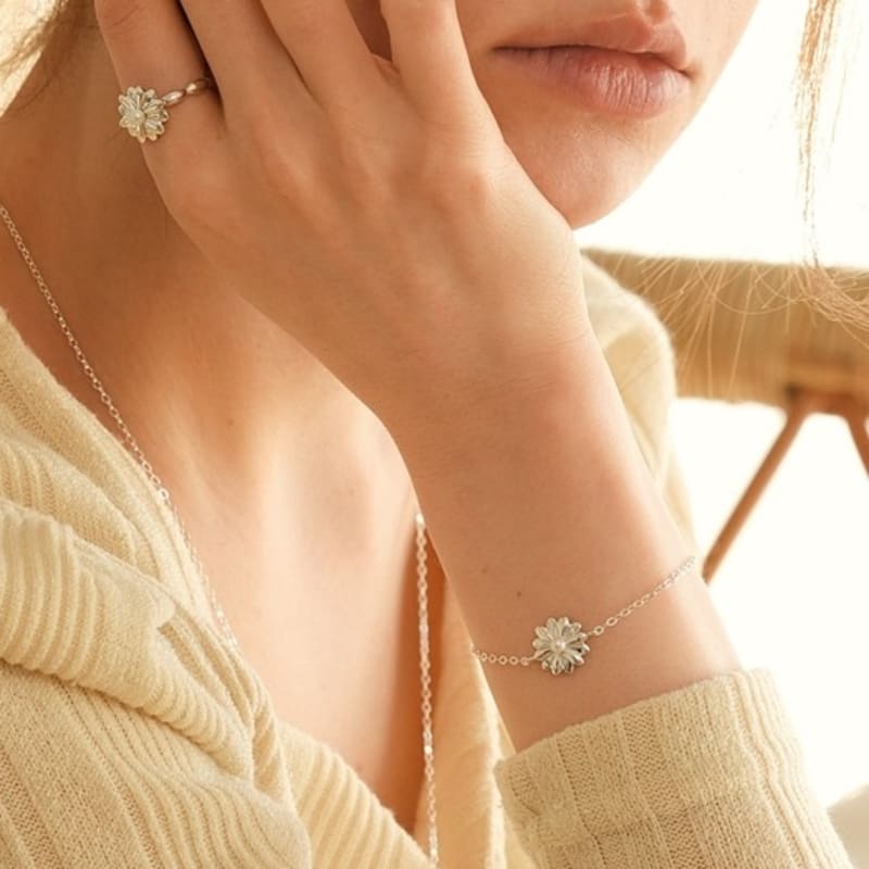 BELLOOGGI Daisy Pearl bracelet(L) Daisy Freshwater Pearl Bracelet