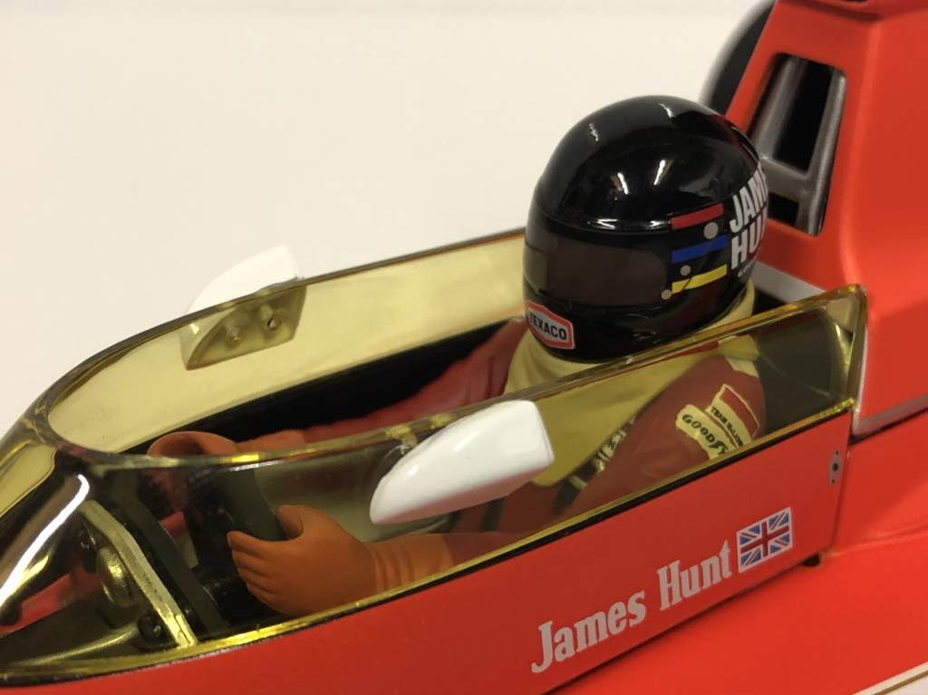 Minichamps Scale McLaren Ford M23 1976 F1 South African GP Hunt 1/18 #11 J.