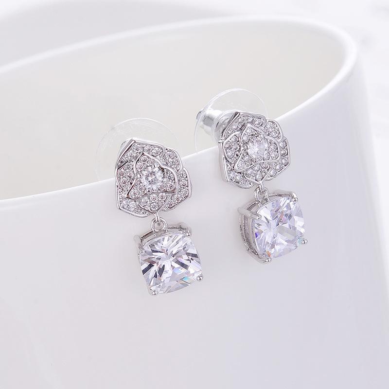 Серьги-пусеты «Роза», маленькие, ароматные, с камелиями, микро-инкрустация цирконами, изысканные и яркие модные аксессуары для женщин