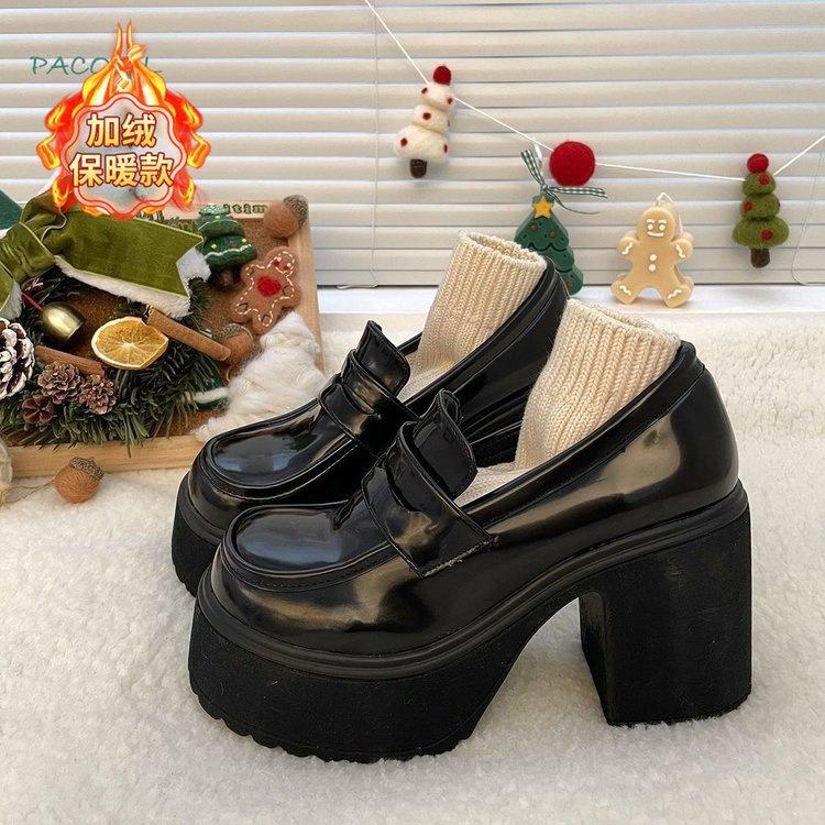 Scarpe basse in pelle stile britannico inverno 2025 nuove da donna Spice Girls suola platform in velluto scarpe singole versatili con tacco alto mocassini caldi