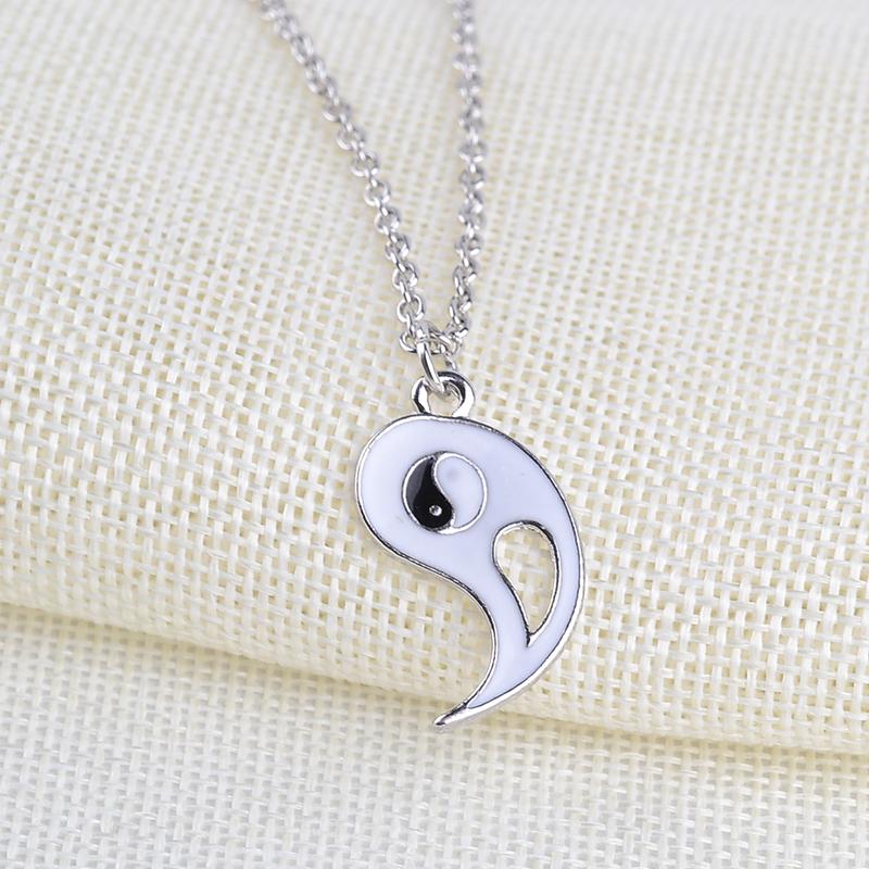 2Pcs/Set Yin Yang Taiji Bagua Puzzle Pendant Necklace Black White Couple Lovers Pendant Valentine's Day Gift
