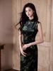 Elegantes Herbst-Samt-Cheongsam: Ärmelloses, schlankmachendes Kleid im Stil der Ming-Dynastie