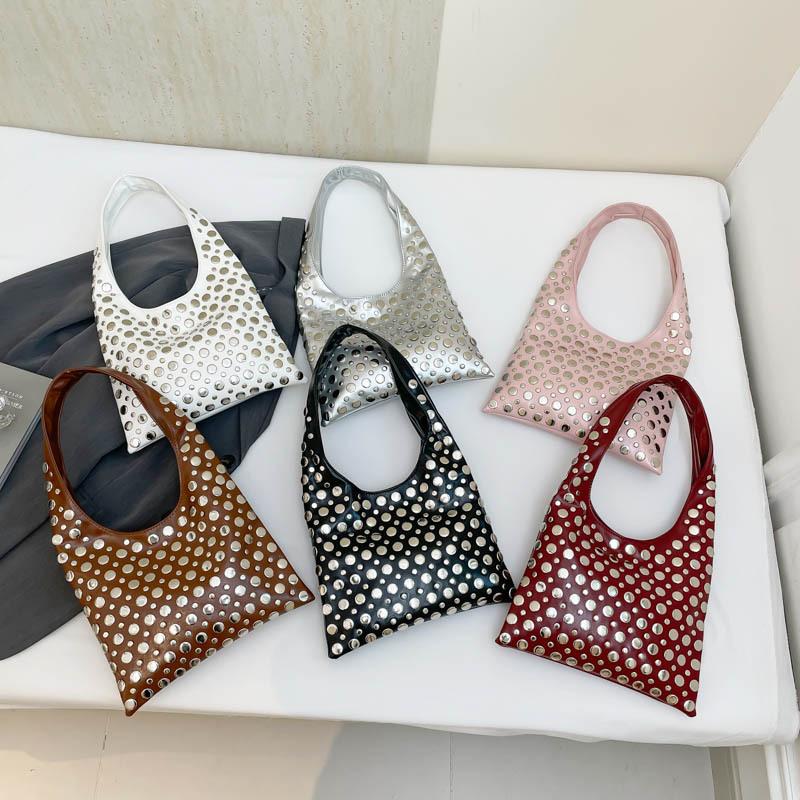 Tasche Damen Punk-Stil Nietenbesetzt Premium Damen-Tasche Wasser-Stil Große Kapazität Damen-Umhängetasche
