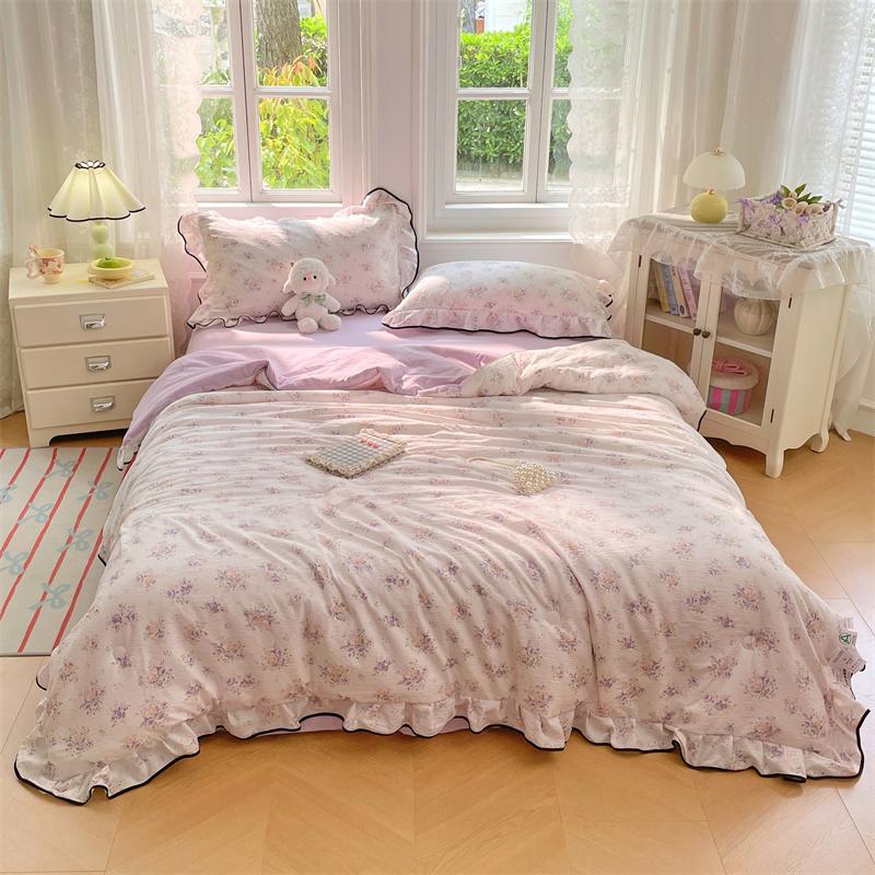 

1pc Floral Summer Quilt - Lightweight, Breathable & Light Beige-Friendly Polyester Fabric for All Seasons 150x200cm