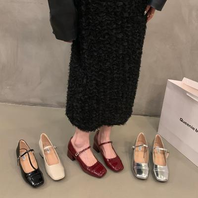 Sommer neue Modelle mit roten High Heels Abendschuhe Einzelne Schuhe Damenschuhe 2025 silberner Rock dicker Absatz Mary Jane