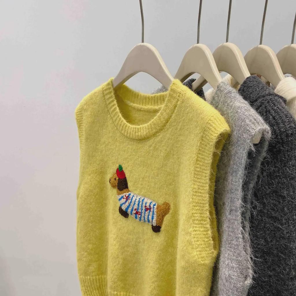 Women's 2025 Spring Cartoon Dachshund Knitted Sleeveless Vest - Western Style Waistcoat Sweater